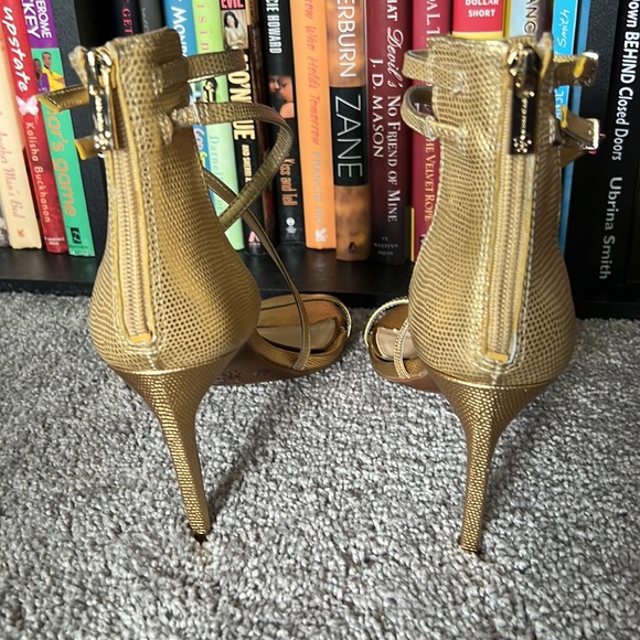 Jessica Simpson Gold 4” heel, size 10, gently used, great condition. - Picture 3 of 7